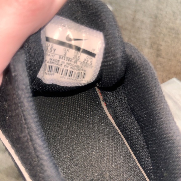 Nike Black and White Running Sneakers - Picture 5 of 5